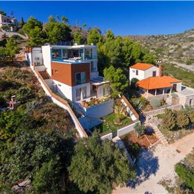 5 bedroom villa with heated infinity pool and sea views near Milna, Brac Island, sleeps 10